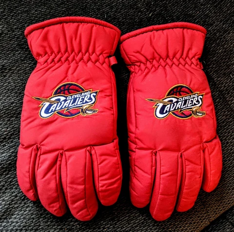 Cleveland Cavaliers Youth Lined Winter Gloves, new without tags Cover