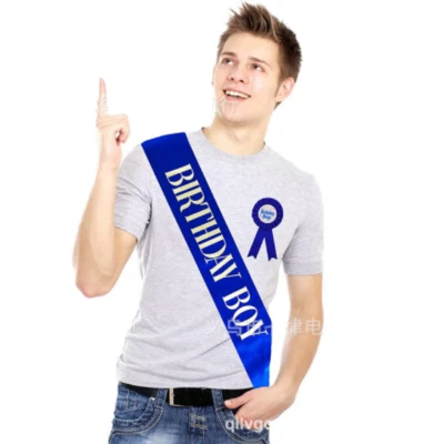 Brillante Cumpleaños Niño Satén Faja e Insignia Conjunto Fiesta Disfraz Elegante Decoración Foto 1 de 4