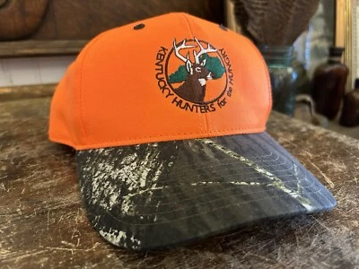 Nuevo sin etiquetas Kentucky Hunters For The Hungry-Blaze naranja y camuflaje logotipo bordado Foto 1 de 4