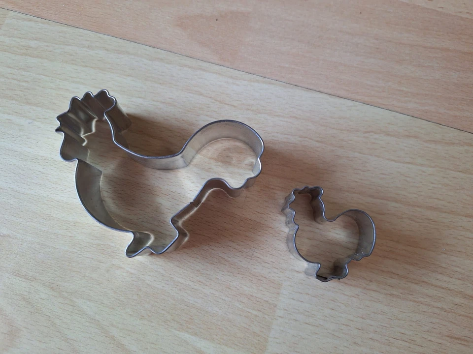 2 Hahn Ausstechförmchen, Ausstecher, Backformen - Bild 1 von 1