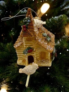 Rústico Pajarera Iglesia Árbol de Navidad Adorno Pájaros Blancos Acebo Brillo Acento - Imagen 1 de 10