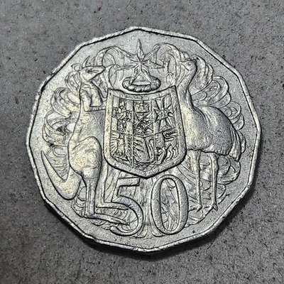 AUSTRALIA 🇦🇺 FIFTY (50) CENTS COIN 1984 (QUEEN ELIZABETH II) - Image 1 of 2