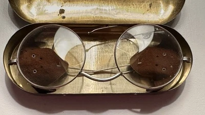 老式 Willson 安全皮革护目镜原装锡盒、蒸汽朋克、鼠杆 — 第 1/4 张图片