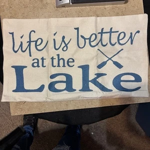Funda de almohada Life is Better at the Lake 12X20 nueva sin etiquetas - Imagen 1 de 2