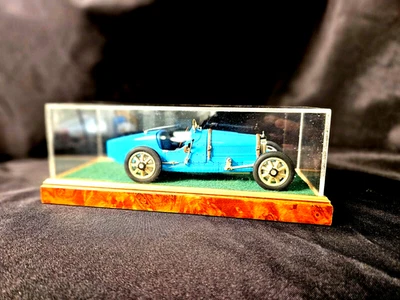 Franklin Mint 1924 Bugatti Type 35 1:24 Scale Inv. #3982 - Image 1 of 4