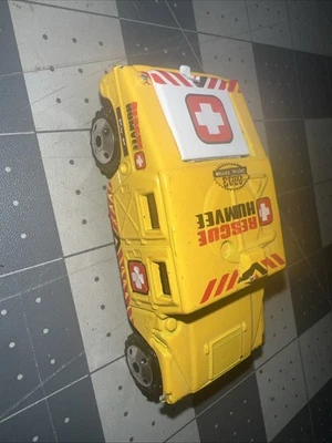 Retro 1994 Matchbox Rescue Humvee Hummer 1:70 - **2003 Special Edition** - Image 1 of 4