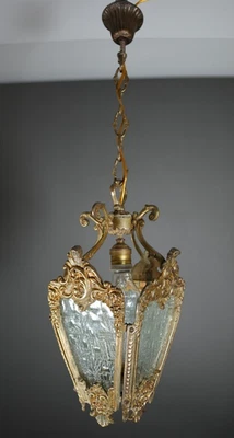 Lámpara colgante antigua victoriana de latón ornamentado con guijarros de vidrio Foto 1 de 4