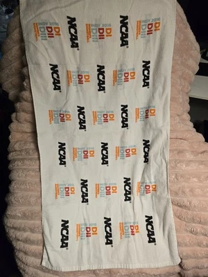 Reproductor de toallas/banners NCAA emitido Foto 1 de 2