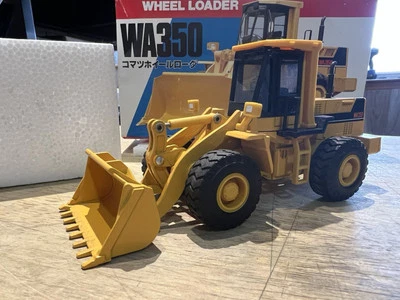 1:50 Scale Die-Cast Shinsei 615 Komatsu WA350 Wheel Loader - Image 1 of 4