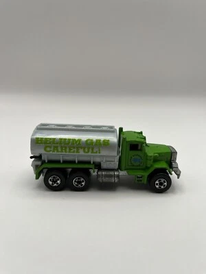 Camión cisterna de helio Peterbuilt 1979 Mattel Hot Wheels con dos mangueras, fundido a presión Foto 1 de 4