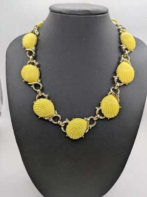 Vintage Lucite Thermoset Gargantilha Colar Concha de Amêijoa Amarela Tom Dourado Lisner? - Imagem 1 de 4
