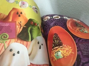Vtg OCTOBER 2008 Better Homes Garden Magazine HALLOWEEN TRICK TREAT Ghost Book - Picture 1 of 14