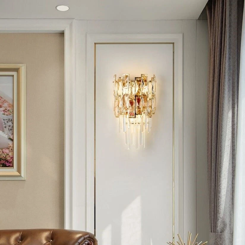 Applique di Design in Cristallo Elegante Attacco E14x3 per Ambienti Moderni - Immagine 1 di 4