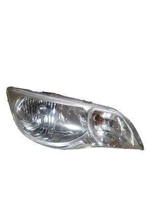 Корпус объектива фары со стороны пассажира Saturn Ion - Изображение 1 из 4