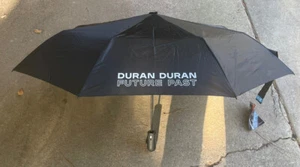 DURAN DURAN FUTURE PAST - RAINALERTZ REGENSCHIRM - Druckknopf mit Riemen - NEU - Bild 1 von 5