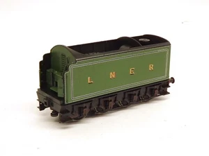 Hornby R3833 LNER A2/3 Class Tender Only Apple Green (OO) Unboxed - Picture 1 of 3