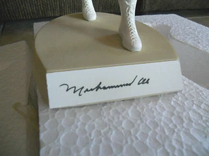 "FIGURA AUTOGRAFIADA DE MUHAMMAD ALI SALVINO SPORT LEGENDS LE 400 ""TRONCOS NEGROS" - Imagen 1 de 8