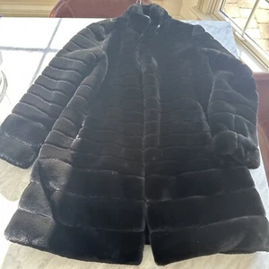 Gallery NY Damengröße Medium Kunstfellmantel Haken Clousure schwarz neu mit Etikett so weich - Bild 1 von 9
