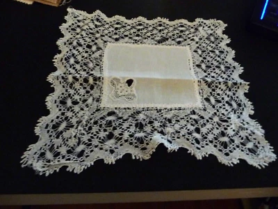 Linge ancien 1 mouchoir lin brodé avec dentelle - Photo 1/4