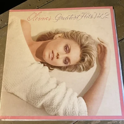 OLIVIA'S GREATEST HITS VOL. 2  MCA STEREO EX/EX Lined Inner Outer Record Sleeve - Imagem 1 de 4
