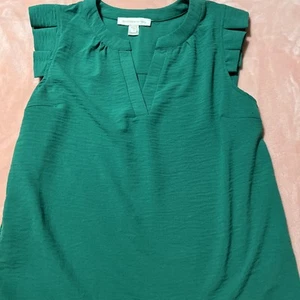Monteau LA Sleeveless Green Blouse Flutter Cap Sleeves and V-Neck Detail Size S - Picture 1 of 4