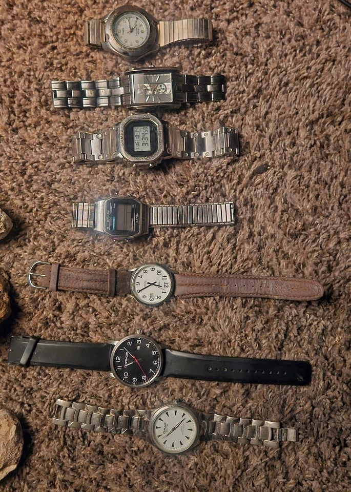 A lot of vintage 7 men's watches - Image 1 of 1