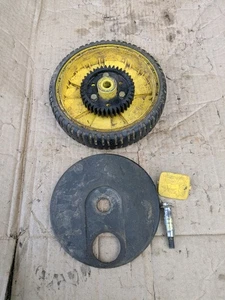 Roue motrice arrière John Deere 14SZ JX75 14SB 14SE JE75 avec engrenage, boulon et cache poussière - Photo 1/8