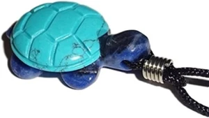 1 pieza Tortuga con Cáscara de Howlita Azul / Cuerpo de Sodalita - Collar de piedras preciosas de cristal - Imagen 1 de 3
