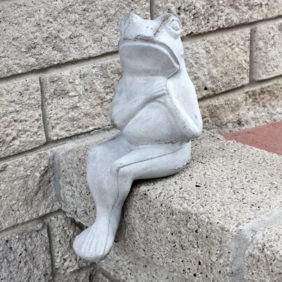 Estatua de hormigón rana amor sentado 12" de alto, decoración de patio de jardín de cemento Foto 1 de 2