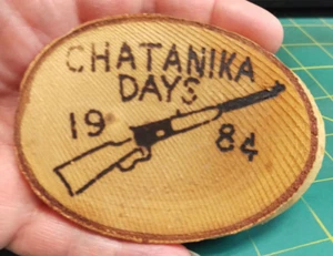 1984 Chatanika Days Alaska Holz Pinback Button Spring Outhouse Race Festival 407 - Bild 1 von 5