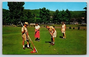 Postcard LAKE MOREY INN, Fairlee, Vermont, People on Golf Course  - Picture 1 of 2