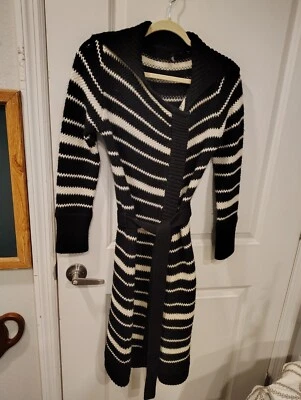 Cárdigan Yuka Lana Rayas Diagonal Cremallera Negro y Blanco Cremoso Buen Usado Con Foto 1 de 4