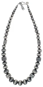 Collar de cuentas de plata esterlina graduado hecho a mano por la artista navajo Rose Martin - Imagen 1 de 2