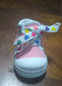 1 zapato de cerámica rosa y blanco con cordones para corazón (caja 19) - Imagen 1 de 3