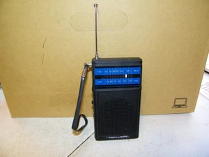 Realistic AM/FM Battery Portable Radio Model 12-636 Vintage Radio Shack Working - Picture 1 of 3