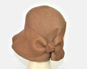 Vintage Brown Felt Cloche Hat in the 1920's Flapper Style - Picture 1 of 11