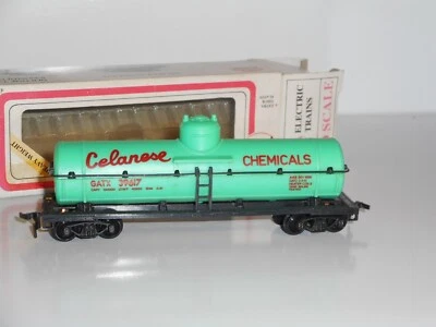 Model Power 8035 Celanese Tanker. As NEW cond. HO Scale. 2 rail DC. Boxed. - Image 1 of 4