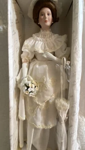VINTAGE FLORA klassische Bräute des Jahrhunderts Ashton Drake Porzellanpuppe mit Echtheitszertifikat - Bild 1 von 6