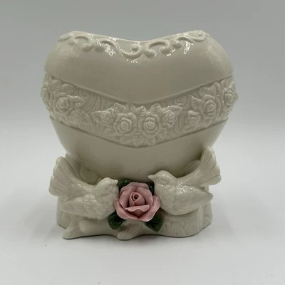 Jarrón de cerámica con detalles de corona de colección 3D palomas rosa rosa nuevo en caja Foto 1 de 4