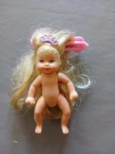 Muñeca articulada vintage Mattel Barbie Happy Family BLONDE BABY KRISSY con diadema - Imagen 1 de 5