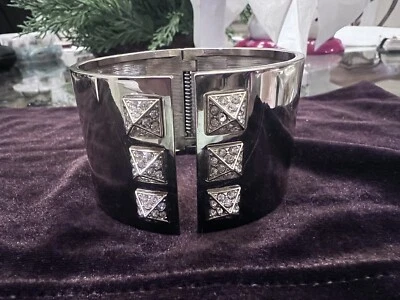 Браслет Victoria Secret, серебро, пирамиды, блестящие камни.! - Изображение 1 из 4