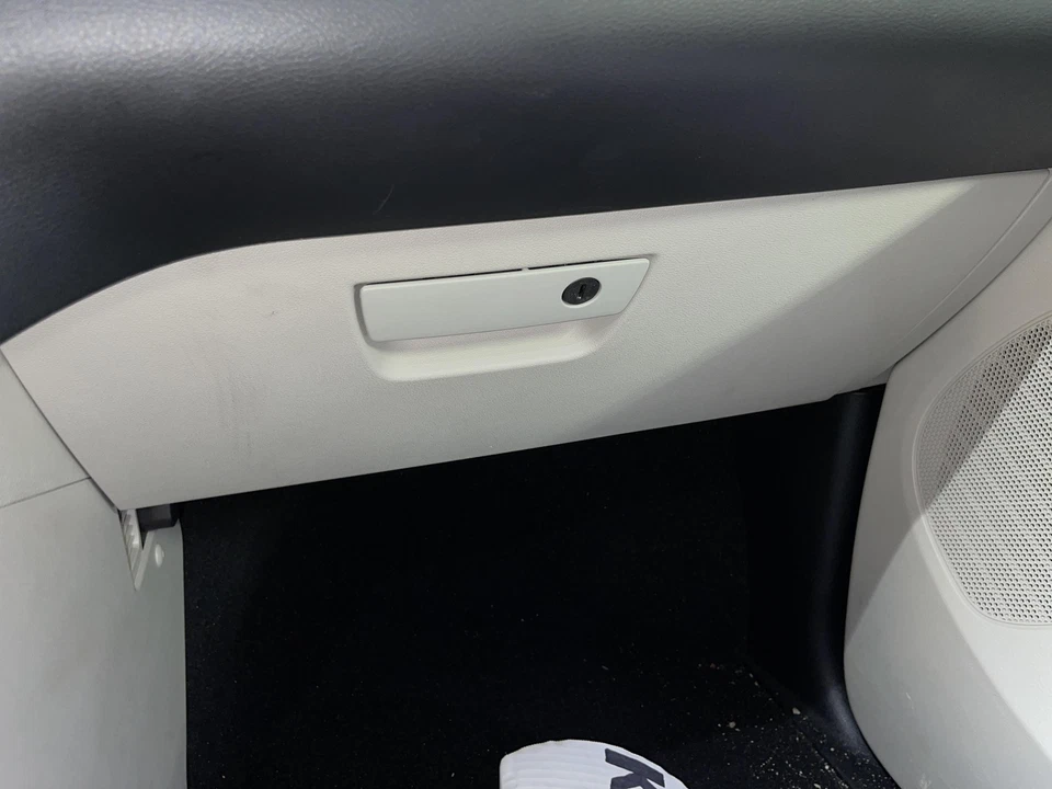 11 12 13 14 15 16 CHRYSLER TOWN CNTRY Glove Box GRAY - Image 1 of 1