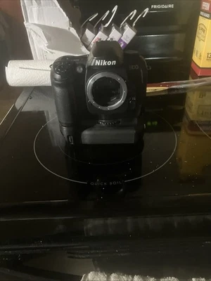 Cámara digital Nikon D100 6,1 MP SLR - negra (solo cuerpo) Foto 1 de 2