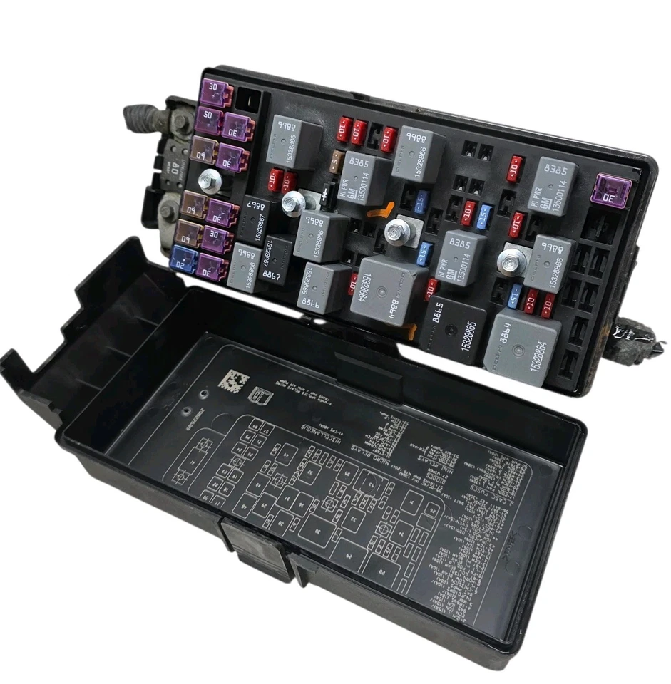 2009-2012 Chevrolet Malibu Fuse Box Relay Junction Block Engine Bay 20822695 - Image 1 of 4