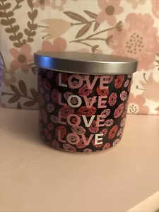 NEW 3-Wick Candle (14 Oz) Valentine Theme - Picture 1 of 1