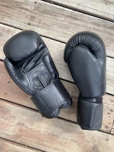 REVGEAR BOXING GLOVES - 10 OZ - Picture 1 of 4