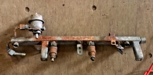 Porsche 944 Fuel Rail and Two Injectors - Picture 1 of 2