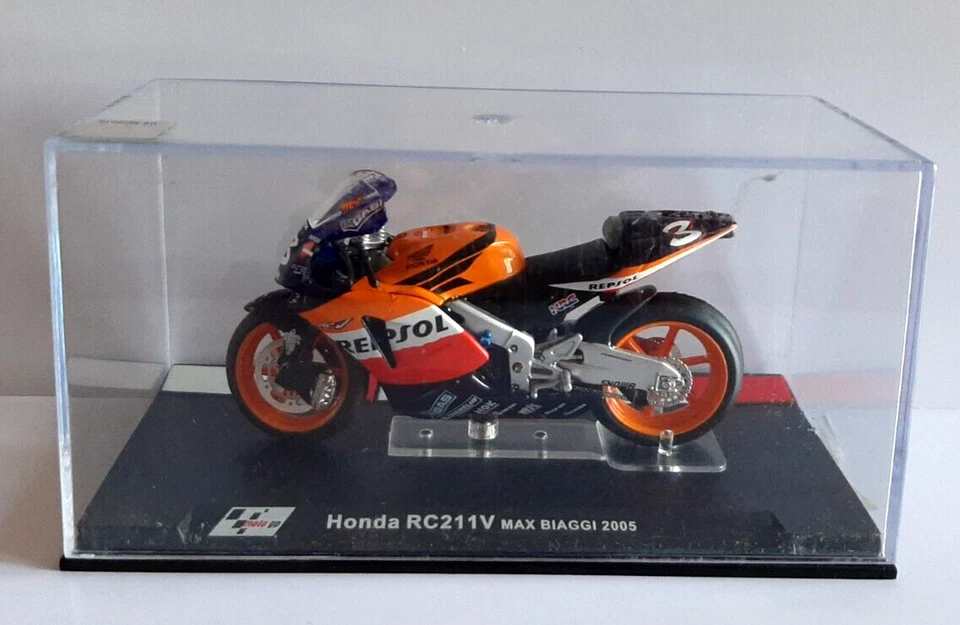 Honda Rc211v Max Biaggi 2005 Scale 1/24 - Image 1 of 1