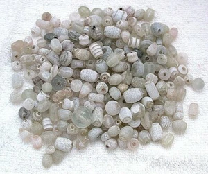 3 POUNDS ASSORTED CLEAR AND 1/2 To 1 INCH LARGE GLASSBEADS BELOW COST DD#8 - Picture 1 of 3
