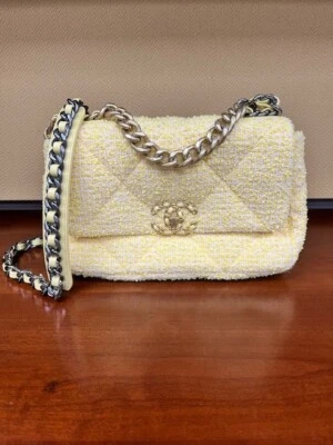 Bolso Chanel 19 Solapa Acolchado Tweed Mediano en Amarillo/Rosa Foto 1 de 4